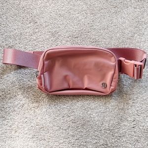 NWOT Lululemon Everywhere belt bag